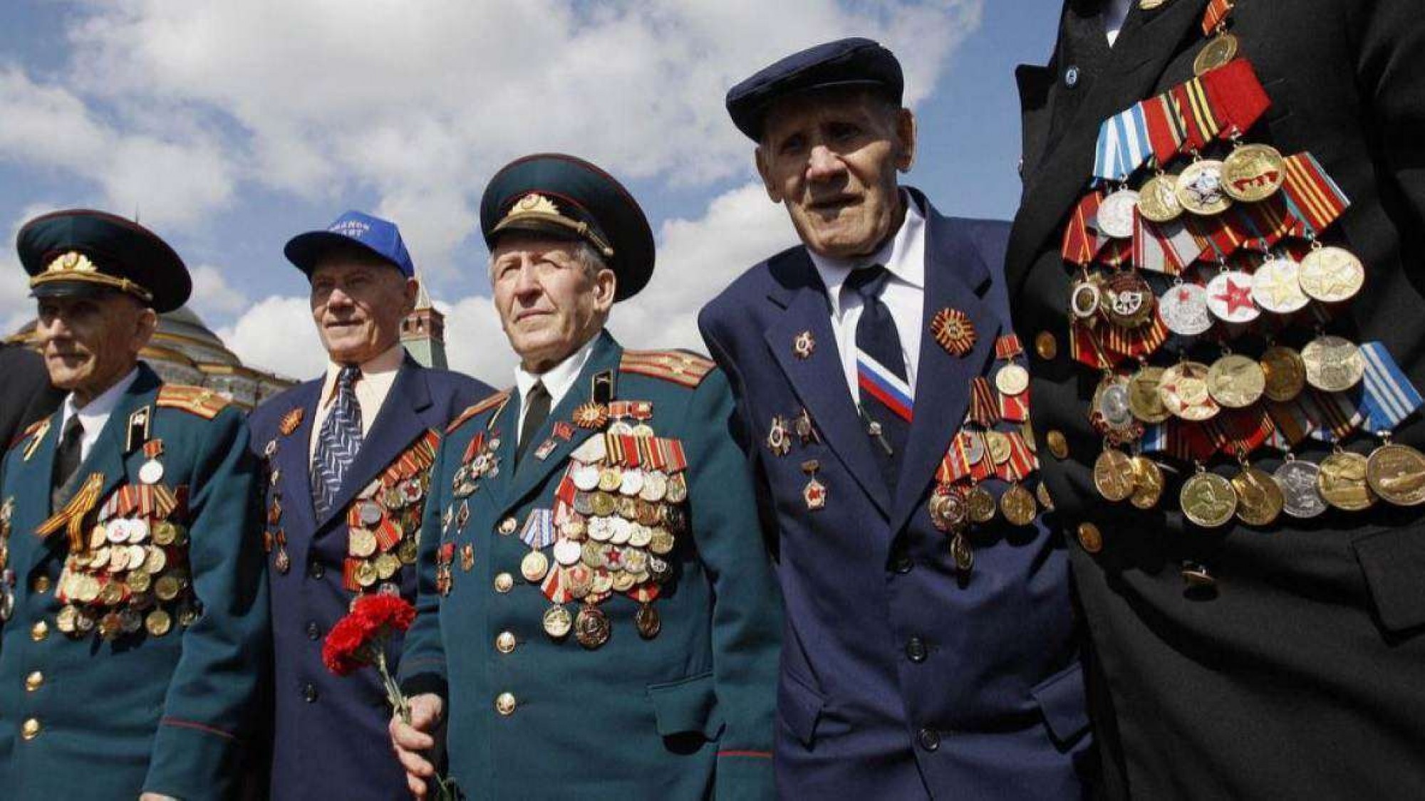 День победы деда ордена. Ветераны Великой Отечественной войны. Ветераны с орденами. Ветеран с медалями. Медали военные.
